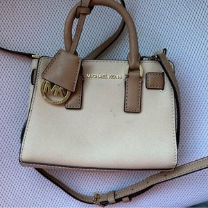 Michael kors handbag (mini size)